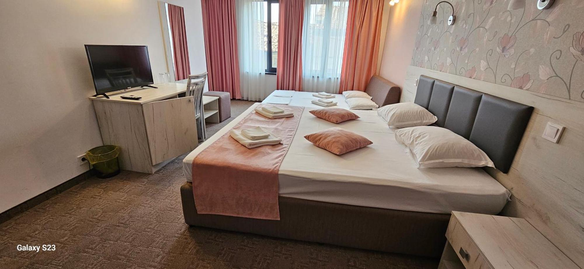 Guest House Saint Petka Veliko Tarnovo Phòng bức ảnh